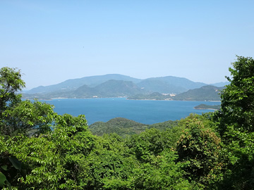 檀山への上りから見る小豆島