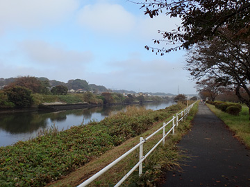 花見川と自転車道