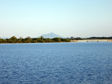 谷中湖から見る筑波山