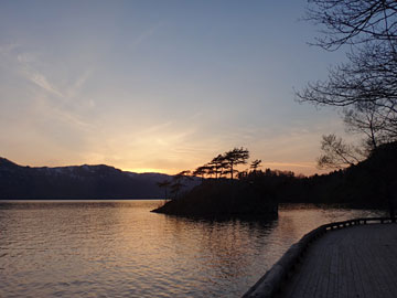 十和田湖の夕日