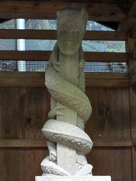大島水場のヤツボの龍蛇神