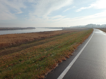 利根川と利根川自転車道
