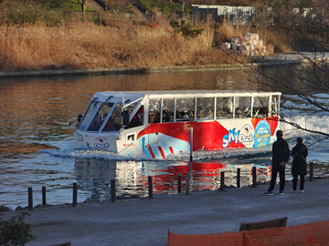 水陸両用バス