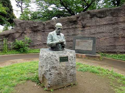 大森貝塚遺跡庭園のモース像