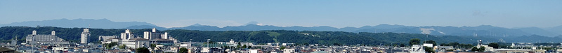拝島駅から見た山々