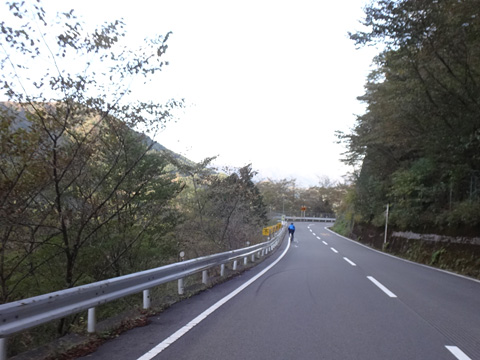 神奈川県のr730山中湖小山線を下る