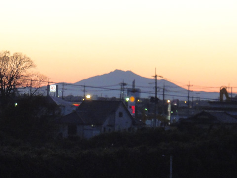 夕暮れの筑波山