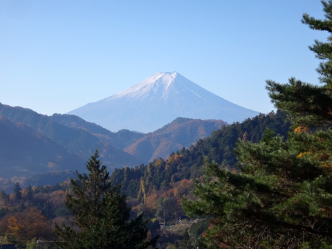 林道橋倉線への上り口から見た富士山