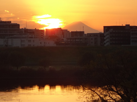 富士山と沈む夕陽