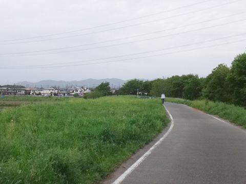 高麗川自転車道と外秩父の山々