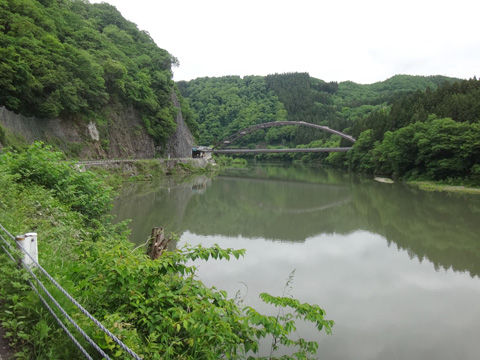 新渡大橋と阿賀川
