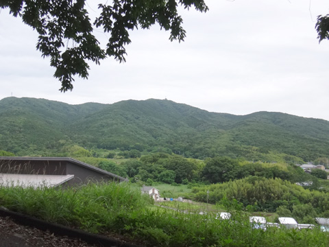 県道138号石岡つくば線から見た宝篋山