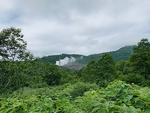 白い煙が吹き出す