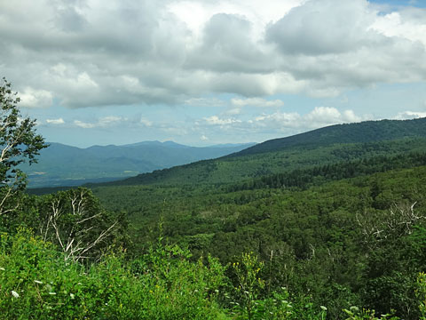 丘が連なる風景