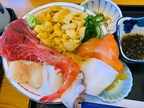 ウニ入り海鮮丼