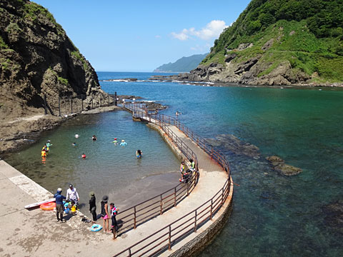 弁天島の小さなプール