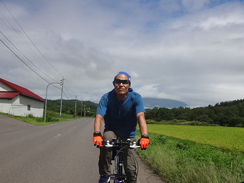 田んぼの中を走るレイ