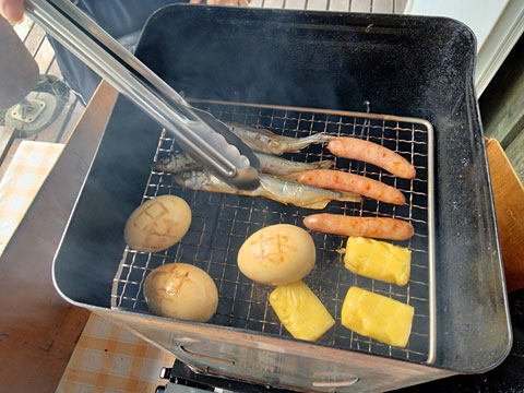 食材をひっくり返す