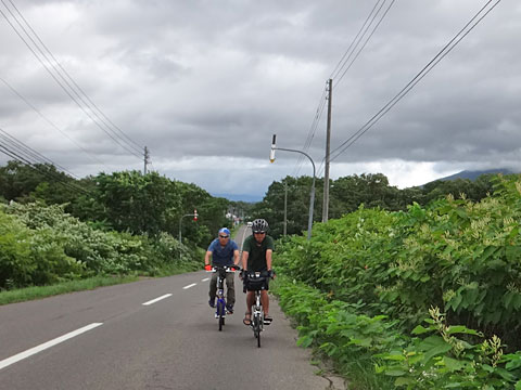 追うサイダーとレイ