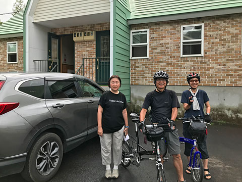 コテージ前で記念撮影