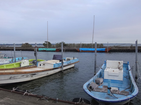 志戸崎漁港に停泊する帆引き船
