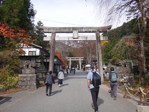 古峯神社の入口に立つ鳥居