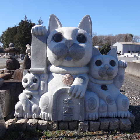 石材店の招き猫