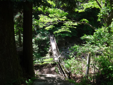 水根沢に架かる橋