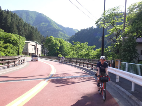 青梅街道を行くシュンシュン