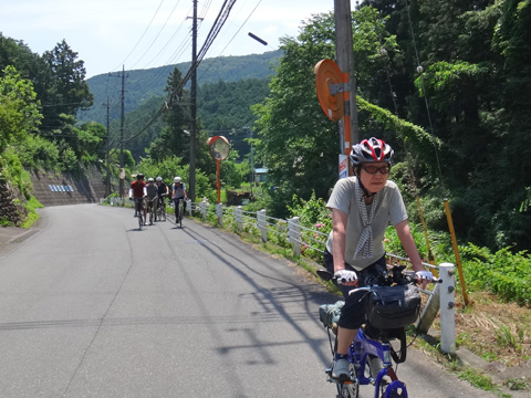 あじさい山公園へ向かうサリーナ