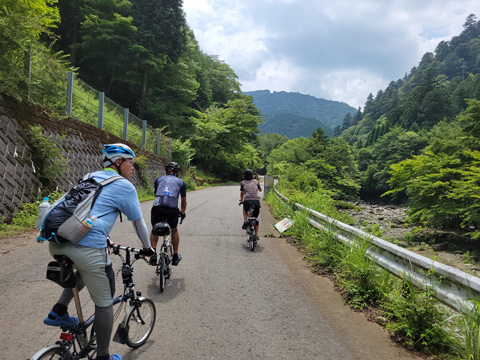 布川沿いを上る