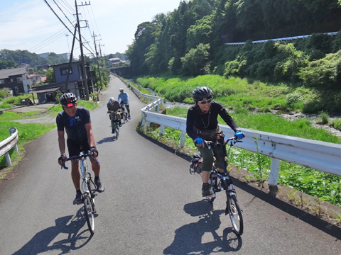 長竹の串川沿い