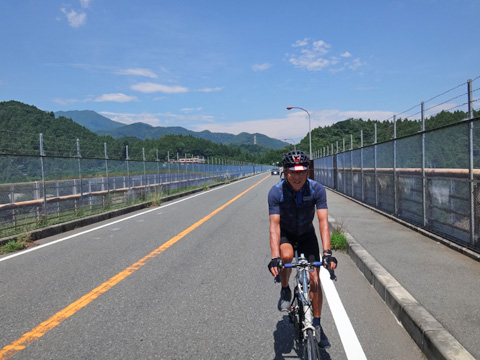 虹の大橋を渡る