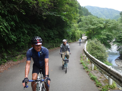 出口のドアが見えた