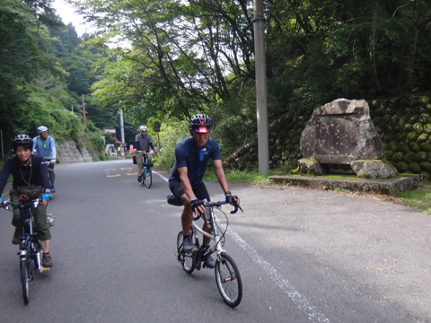 水源涵養林春嶽山の碑