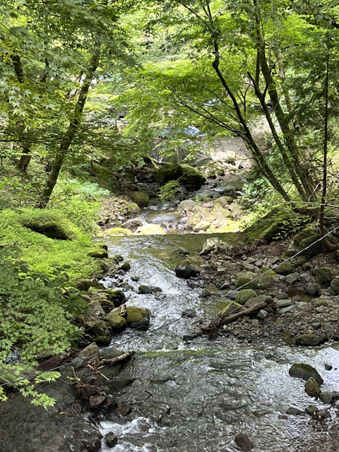 常世橋が架かる沢