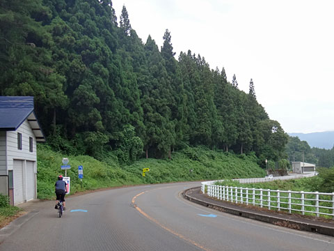 県道38号を走る