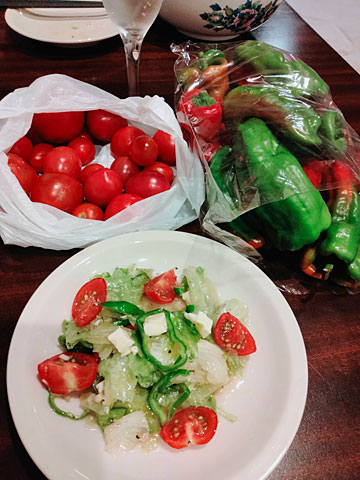 頂いたトマトとピーマンで夕食