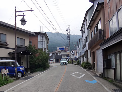 野沢温泉街を抜ける