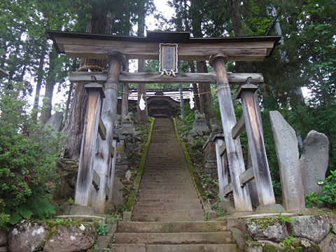 湯沢神社の鳥居