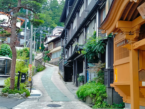 大湯からの上り坂