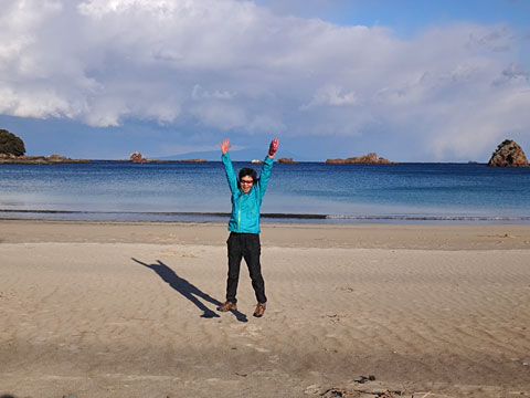 外浦海水浴場でジャンプ