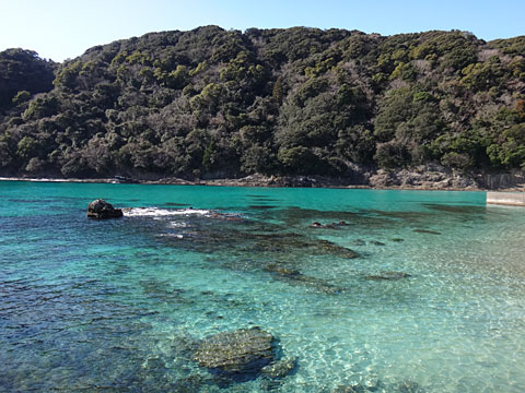 エメラルドグリーンの海