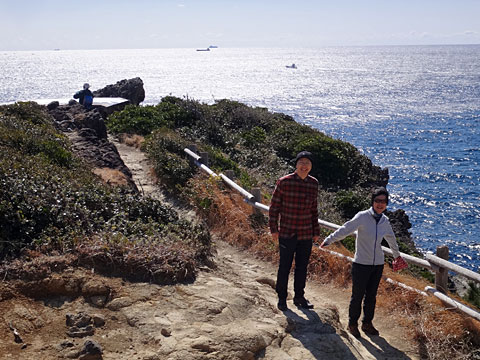 盥岬先端への道