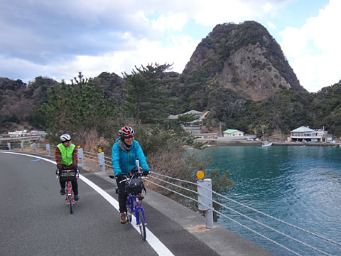 雲見海岸を出発