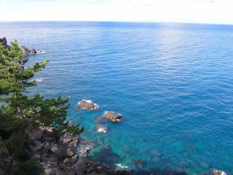 エメラルドグリーンの海