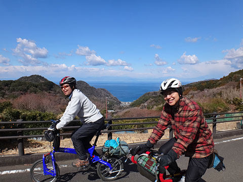 棚田の上を走る