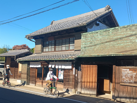 結城紬の奥順前を行く