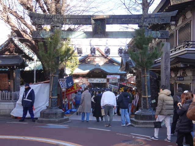 湯島天神正面の銅製の鳥居