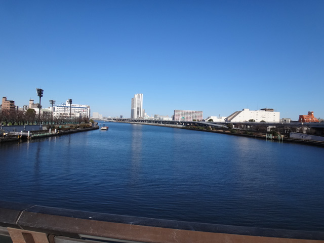 桜橋より隅田川上流を望む